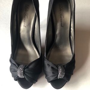 Lulu Townsend 4” peep-toe rhinestone knot pump